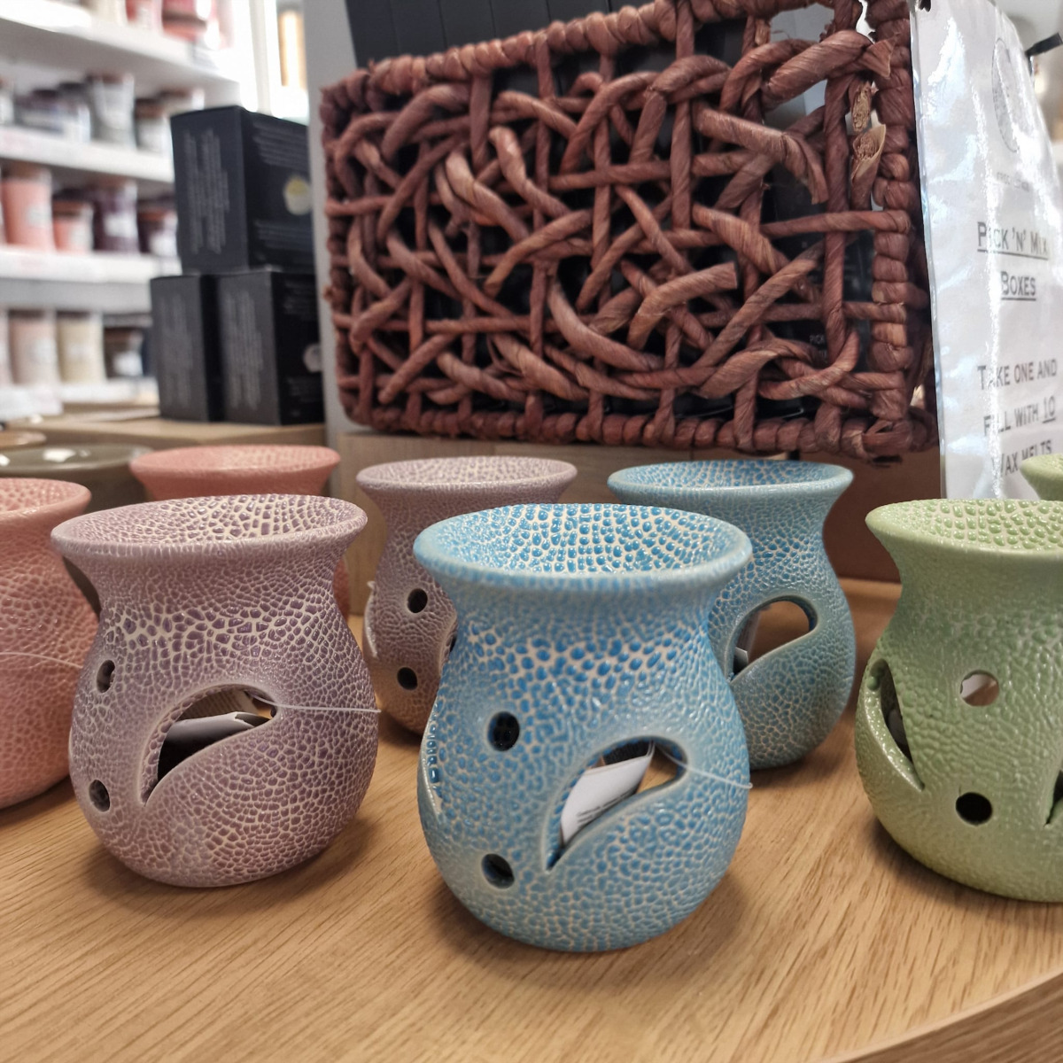 Puckator small textured ceramic oil burners
